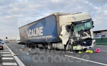 VOLPIANO-CHIVASSO - Un altro incidente in autostrada: scontro camion-furgone, un autista grave al Cto - FOTO