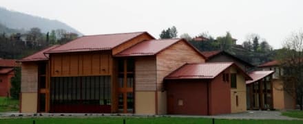 CHIAVERANO - Crepe nei muri, uscite di sicurezza ko e vetri rotti: chiuso il salone pluriuso