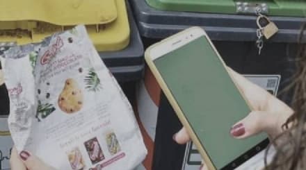 LEINI' - I rifiuti adesso si gettano con il telefono cellulare