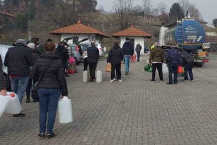 ROMANO CANAVESE - Dopo il guasto sta tornando l'acqua: oggi cittadini a rifornirsi dall'autocisterna