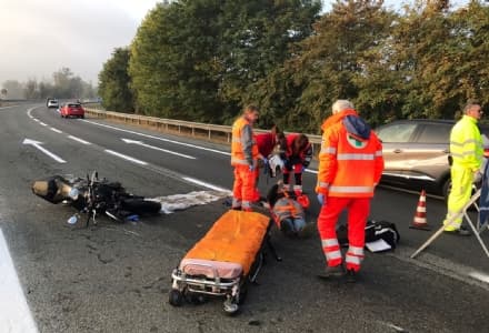 AUTOSTRADA A4 - Moto tampona furgone: centauro ferito - FOTO