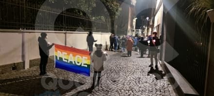 STRAMBINO - Fiaccolata per la pace: tanta gente in strada per esprimere vicinanza all'Ucraina - FOTO e VIDEO