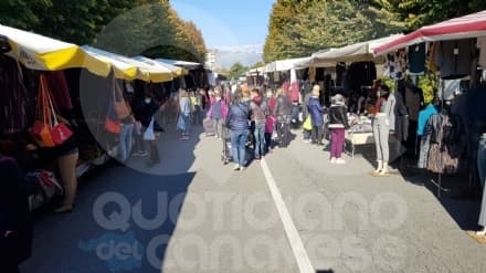 RIVAROLO CANAVESE - Il mercato del sabato non tornerà in via Ivrea: in arrivo una nuova disposizione sperimentale dei banchi alla Fiera di San Giacomo