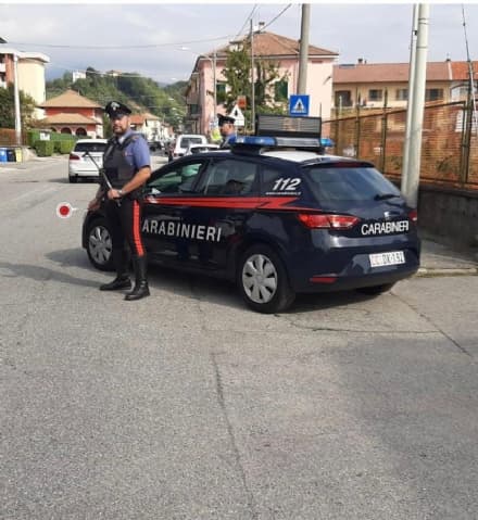 CASTELLAMONTE - Nasconde la droga nelle mutande, non si ferma al posto di blocco e viene arrestato dai carabinieri - VIDEO