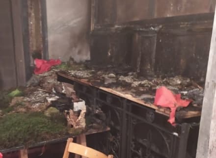 IVREA - Due presepi a fuoco nelle chiese, distrutti anche due quadri. Il vescovo: «Profanate immagini sacre»