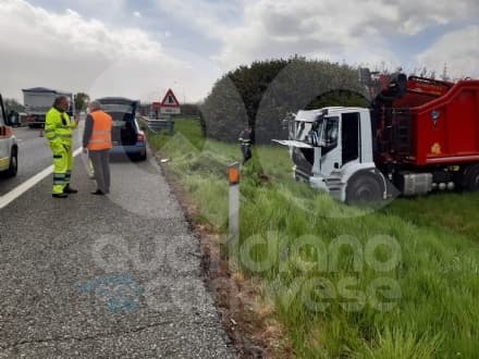 MAPPANO - Esce di strada con il tir vicino allo svincolo della Falchera: 59enne morto al volante