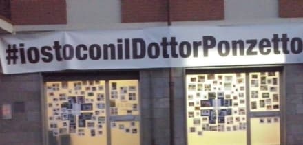 CALUSO - Maxi striscione per prendere le difese del veterinario Ponzetto