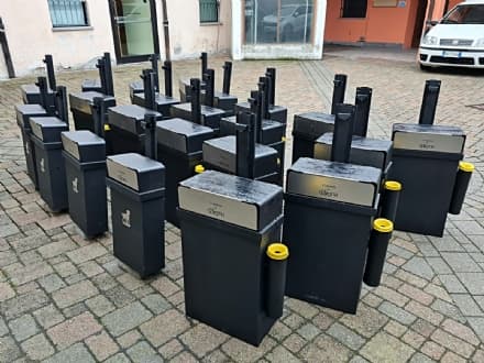 OZEGNA - Nuovi arredi urbani: il Comune sostituisce cestini e bacheche per le affissioni - FOTO