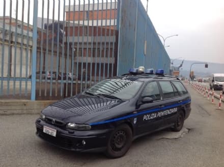 IVREA - Detenuto aggredisce un giovane agente e il giorno dopo tenta di sfondare la parete della cella