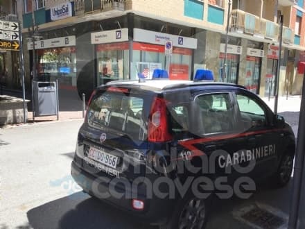 RIVAROLO CANAVESE - Prende a martellate la banca: identificato e denunciato dai carabinieri