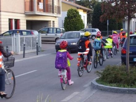 IVREA - Gli allievi delle primarie vanno a scuola in bicicletta