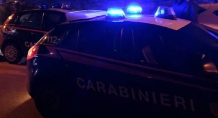IVREA - Spara ai carabinieri che entrano in casa per una perquisizione: 35enne bloccato dai militari