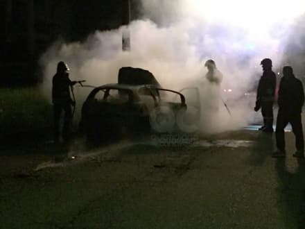 RIVAROLO - Auto prende fuoco in via Farina - FOTO