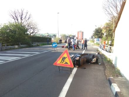 BORGARO - Scooter contro furgone in via Lanzo: ferito un dipendente dell'aeroporto di Caselle - FOTO