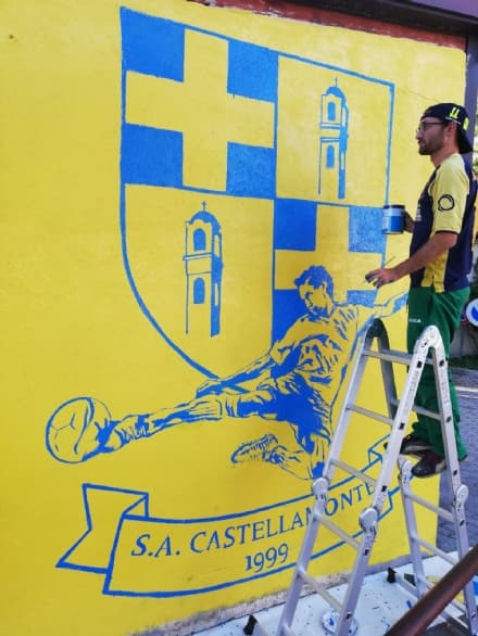 CASTELLAMONTE - Un murales di Corrado Bianchetti colora il centro sportivo - FOTO e VIDEO