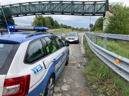 AUTOSTRADA A5 - Auto in contromano fermata dalla polizia stradale