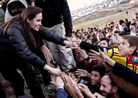 CORONAVIRUS - Le stelle non stanno a guardare