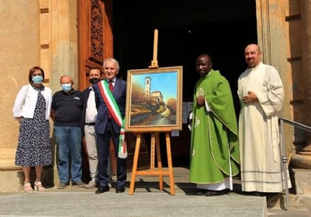 BOLLENGO - Il Comune fa i lavori in chiesa, il parroco regala un quadro alla città