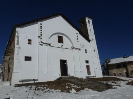 COLLERETTO - Neve improvvisa, turisti bloccati al santuario