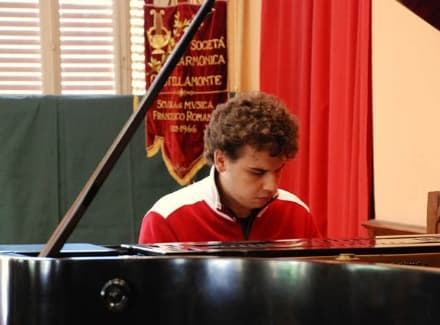 RIVAROLO - Il pianista Gabriele Naretto suona da Mattarella