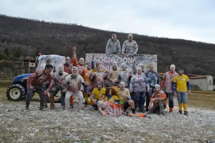 CHIAVERANO - Carnevale, grande successo per il ritorno della «battaglia dei tomini» - FOTO
