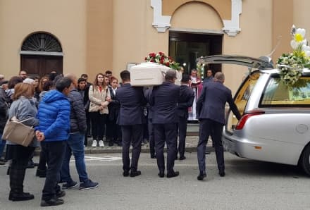 LORANZE' - Una folla immensa per l'addio ad Erika, la ragazza di appena 18 anni che ha perso la vita domenica - FOTO