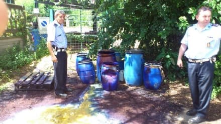 BORGARO - Fusti d'inchiostro in un terreno: allarme inquinamento