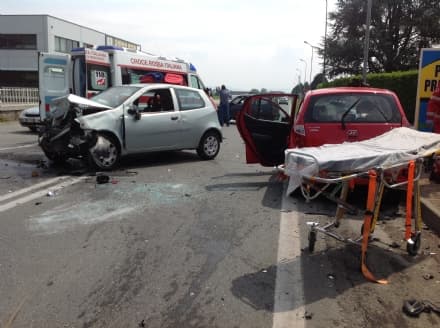 FELETTO - Brutto incidente stradale sulla 460: due feriti - FOTO e VIDEO