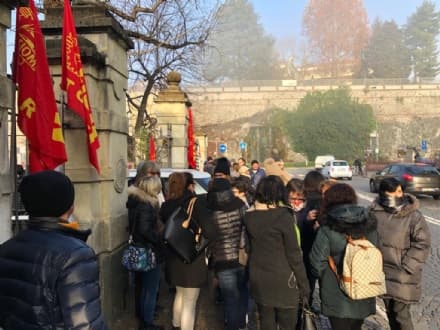 IVREA - Taglio stipendi, presidio dei lavoratori davanti Confindustria