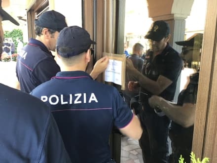 LADRO UCCISO DAL TABACCAIO A PAVONE - Identificata la vittima della sparatoria - FOTO E VIDEO