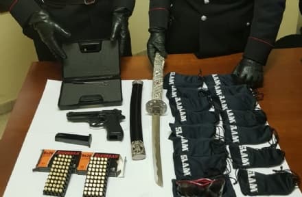 CUORGNE' - Occhiali rubati e armi in casa: 21enne nei guai