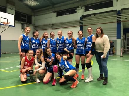 CUORGNE' - L'Alto Canavese Volley trionfa nel derby contro il Rivacastel, in serie B volano i ragazzi di Matteotti