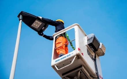 BOLLENGO - Il Comune cambia i lampioni stradali con quelli a Led