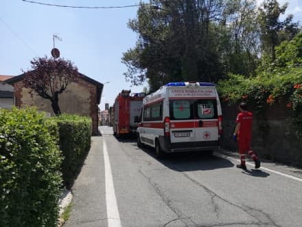 RIVAROLO CANAVESE - A fuoco delle cantine in via Trieste, un uomo intossicato per salvare degli uccelli - FOTO