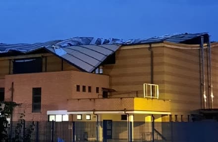 CANAVESE - Forte temporale nella notte, danni a Chivasso: scoperchiato il PalaLancia