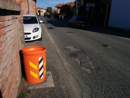 SALASSA-RIVAROLO - Autovelox «decapitati» e gettati nei prati