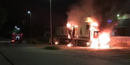 RIVARA - Camion Lidl distrutto dalle fiamme: sequestrata tanica di benzina - FOTO e VIDEO