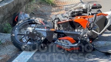 IVREA - Moto si schianta contro la recinzione di una casa: ferito 17enne di Banchette
