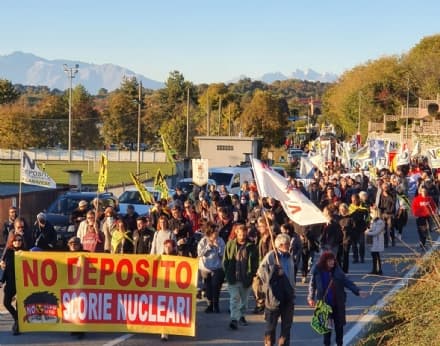 SCORIE NUCLEARI IN CANAVESE - «In piazza per difendere il futuro dei nostri figli»: associazioni soddisfatte dopo il corteo di Mazzè - FOTO e VIDEO