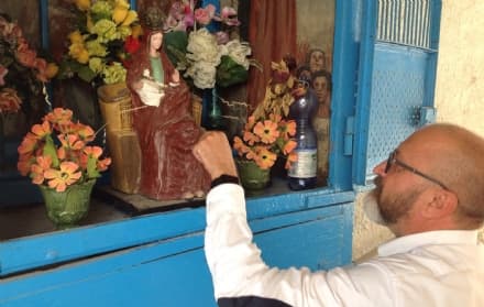 CUORGNE' - Gesù Bambino decapitato: lo ripara il sindaco Pezzetto