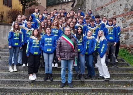 CASTELLAMONTE - Dopo le lamentele per lo striscione sul campanile, il sindaco incontra i coscritti - FOTO