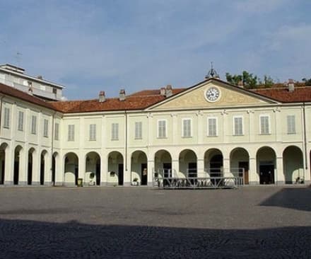 IVREA - In piazza Ottinetti raccolta firme contro l'Italicum