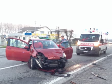 BOSCONERO - Provoca incidente e scappa. Fermato sulla 460