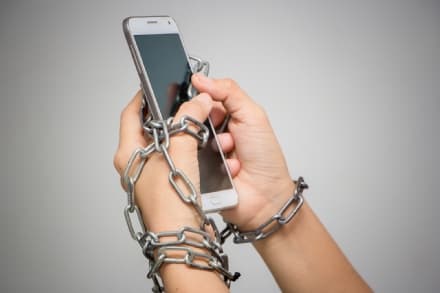 TECH - L'iPhone 13 costa 142 ore di lavoro