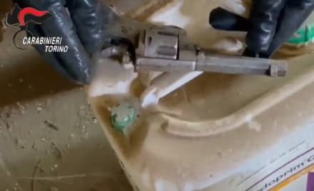 BUSANO - Armi della Prima Guerra Mondiale nascoste nel casolare di campagna: due fratelli arrestati dai carabinieri - VIDEO