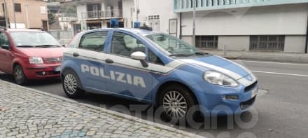IVREA - Rapina al Movicentro per portare via un monopattino e una collana d'oro: un ragazzo di 20 anni arrestato dalla polizia