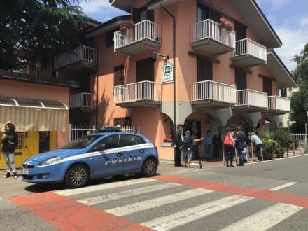 PAVONE CANAVESE - Martedì sera una fiaccolata di solidarietà per il tabaccaio