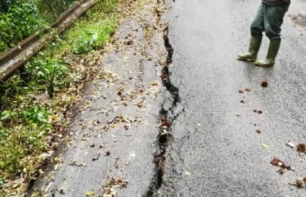 CASTELLAMONTE - Crepe nell'asfalto: tutti i danni della pioggia