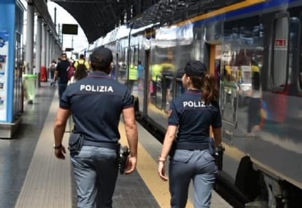 SICUREZZA - Scatta foto ad una minorenne sul treno: denunciato per diffusione di materiale pedopornografico