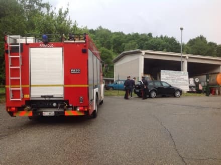CASTELLAMONTE - «Dalla discarica esce schiuma»: nottata di lavoro per vigili del fuoco e Arpa
